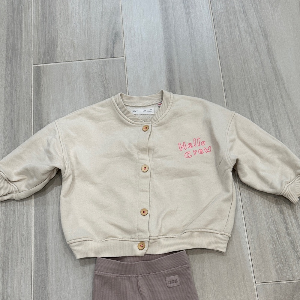 Zara 4T Kids Button Down Sweatshirt Beige and Beige Leggings Outfit - Picture 3 of 11